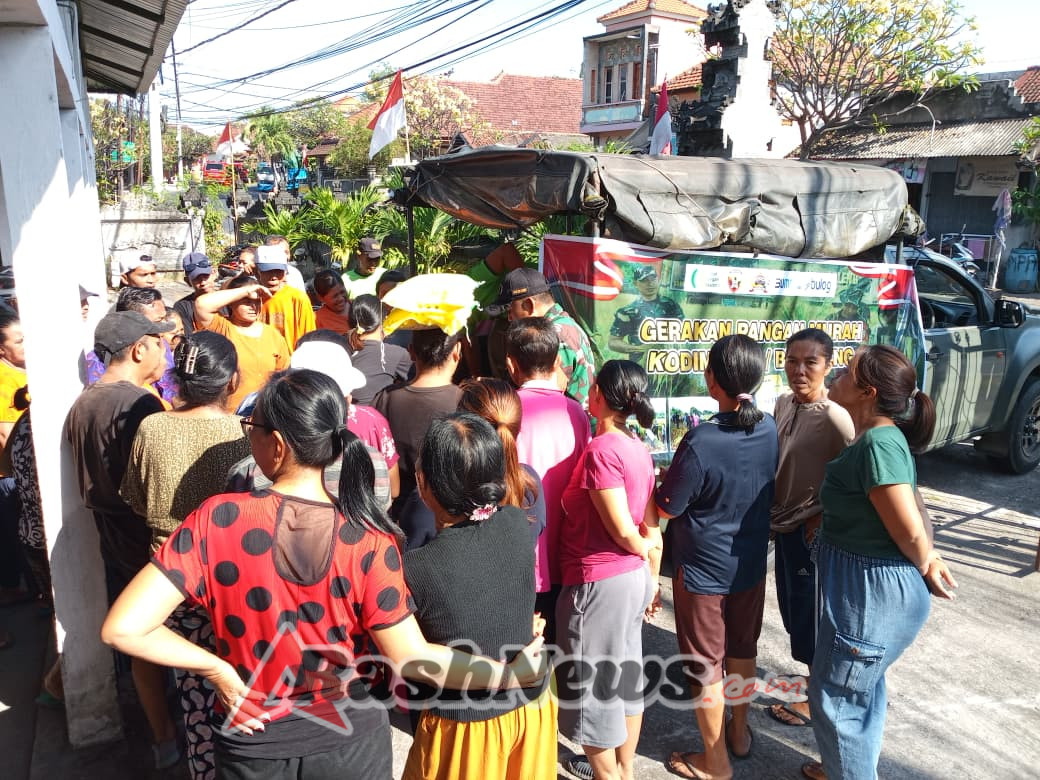 2 Ton Beras Habis Diserbu Warga dalam Gerakan Pangan Murah Kodim 1609/Buleleng di Seririt