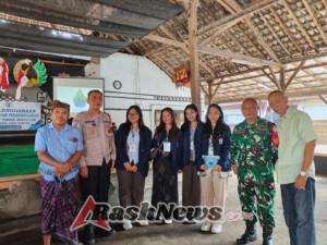 Bersama Dengan Perbekel Desa Nyuhtebel, Bhabinkamtibmas Melaksanakan Sambang Desa.