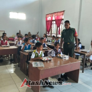 Sertu Samuel L. Kalli Dampingi Pembagian Makanan Bergizi Gratis