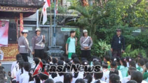 Polwan Polresta Denpasar Gelar Goes To School Di SMP PGRI 9 Denpasar
