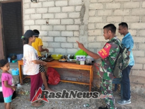 Pastika Berjalan Lancar, Babinsa Dampingi Pemberian Makan Bergizi Bagi Ibu Hamil dan Anak Stunting