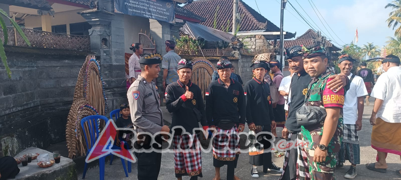 Hadir Dan Beri Pelayanan Terbaik, Babinsa Bakas Dan Tohpati Monitoring Upacara Ngaben Massal