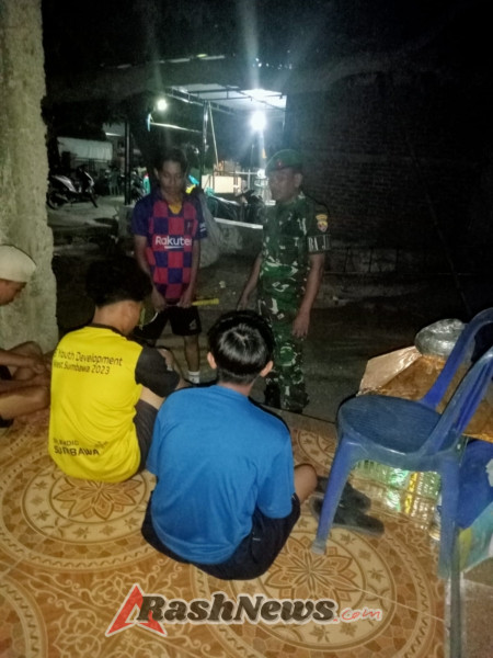 Tingkatkan Keamanan Wilayah, Babinsa Gelar Patroli di Poto Tano