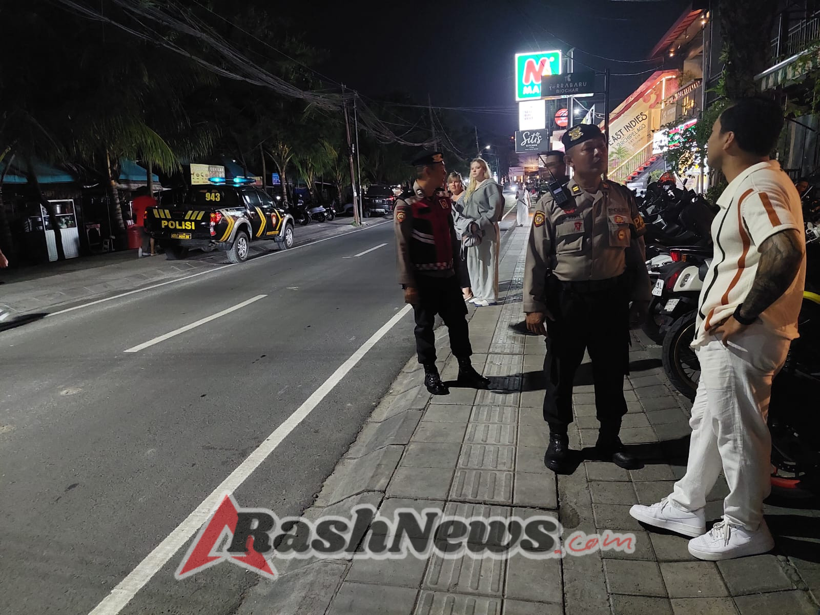 Patroli Di Jalan Pemelisan Agung  Polsek Kuta Utara Imbau Warga Sekitar Jaga Kamtibmas