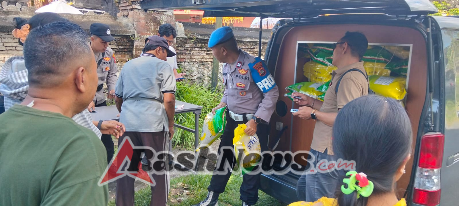 Bhabinkamtibmas Desa Ulakan Hadirkan Warganya Untuk Mendukung Kegiatan Pangan Murah