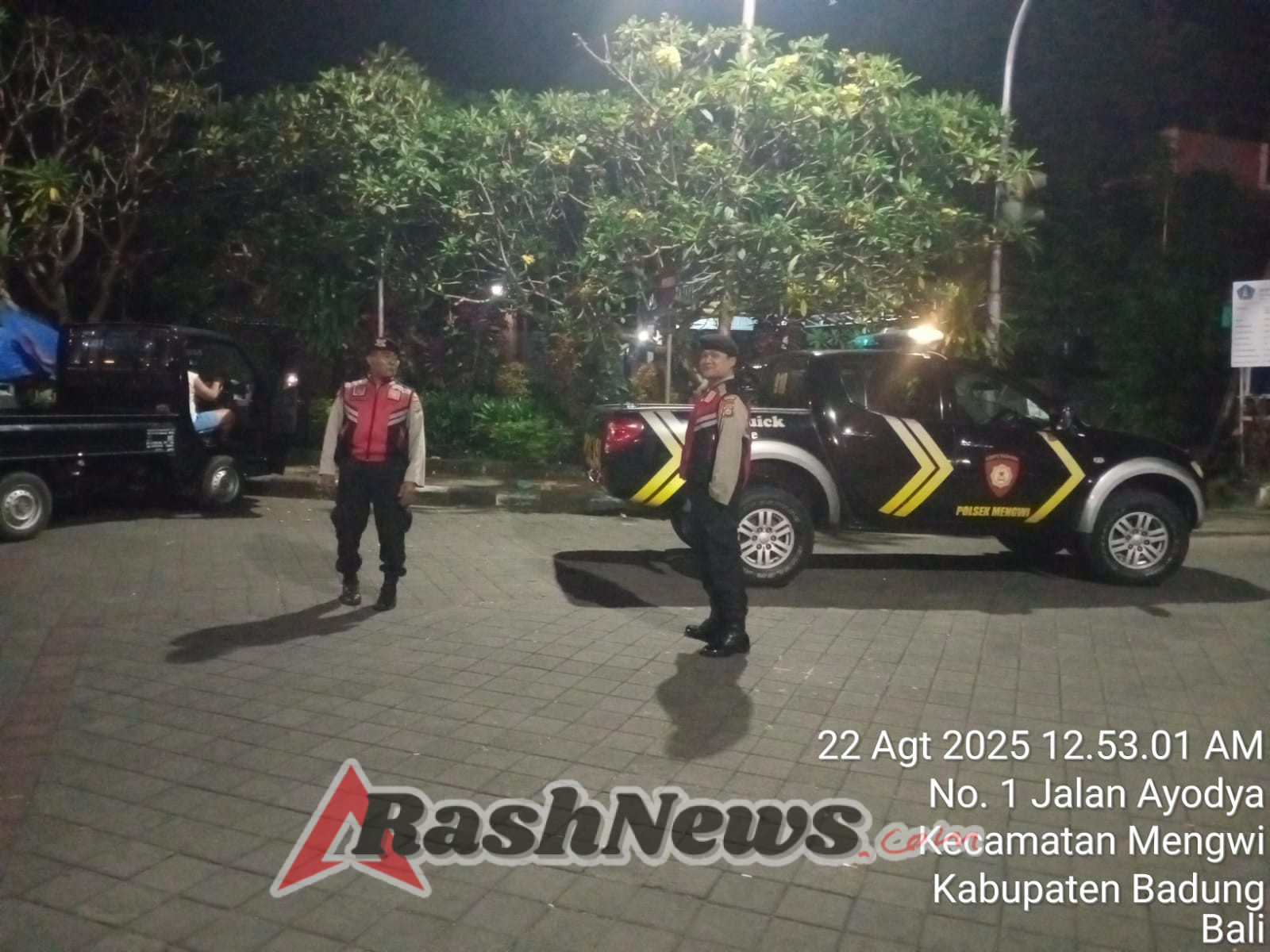Patroli Subuh, Samapta Polsek Mengwi Sambangi Pasar Tradisional Desa Mengwi