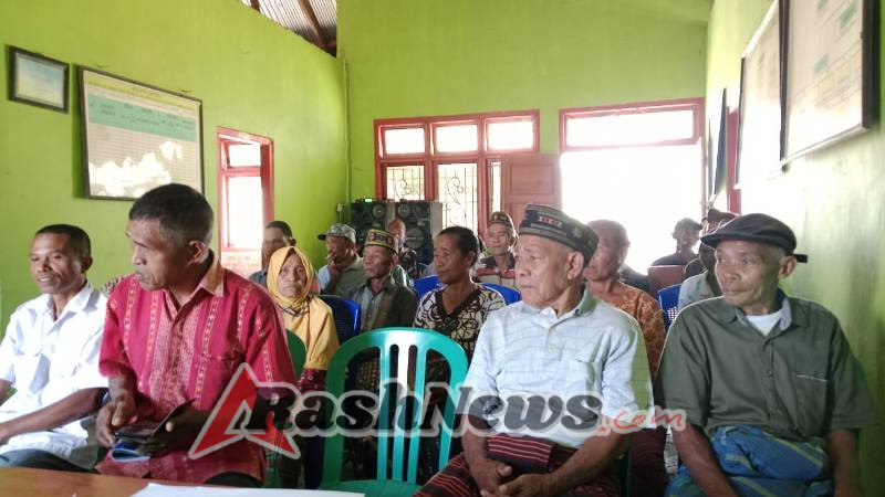 Sinergi Kuat! Babinsa dan Pemdes Jamin Transparansi Penyaluran BLT di Lembor Selatan