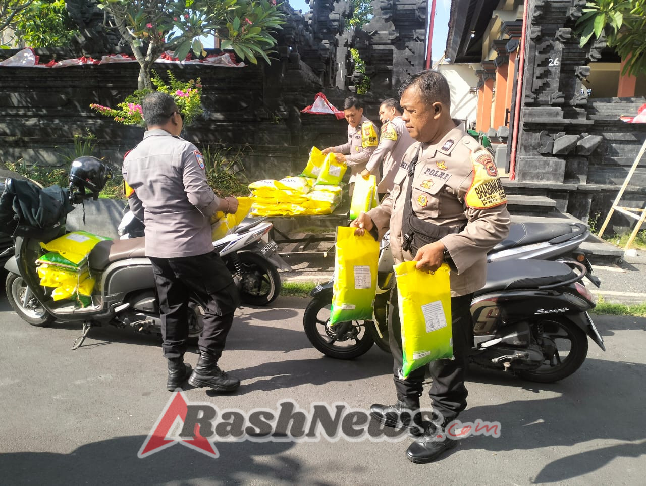 Gerakan Pangan Murah Polresta Denpasar, Polsek Dentim Kembali Salurkan 1 Ton Beras SPHP