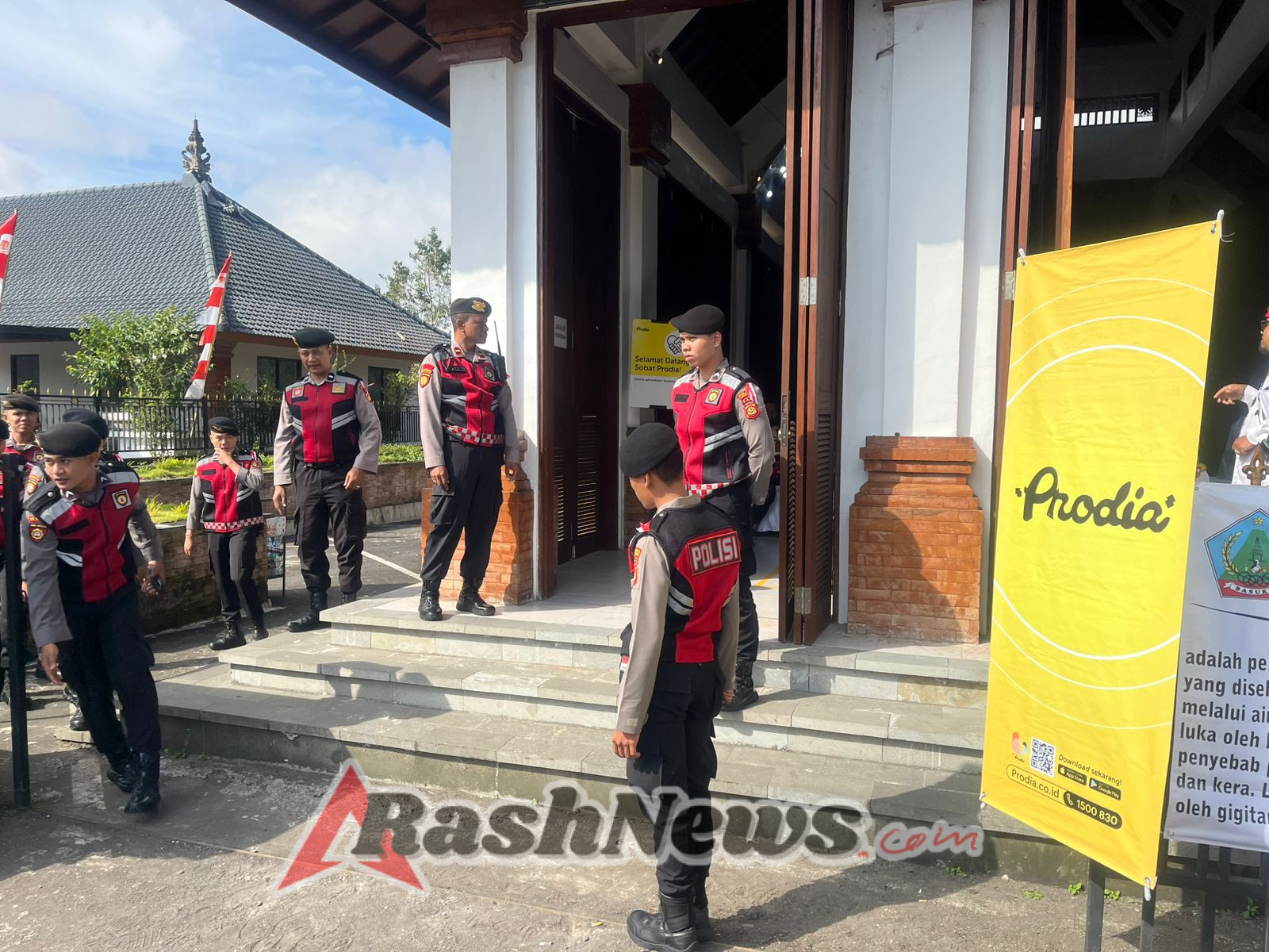 Satgas Preventif Polres Karangasem Amankan Bakti Sosial HUT RI Ke-80 di Terminal Kedungdung