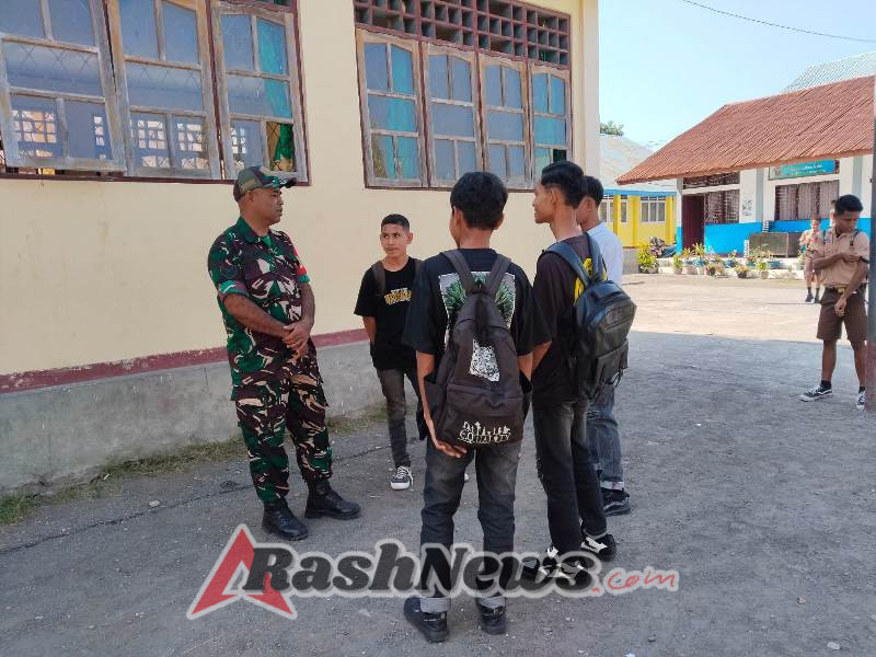 Babinsa Kodim 1602/Ende Perkuat Kemanunggalan TNI-Rakyat Lewat Motivasi Siswa di Ende Utara