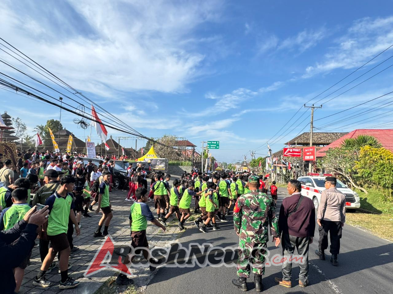 Tingkatkan Semangat Nasionalisme, Babinsa Desa Sulahan Laksanakan Pengamanan Jalan Santai HUT RI ke-80