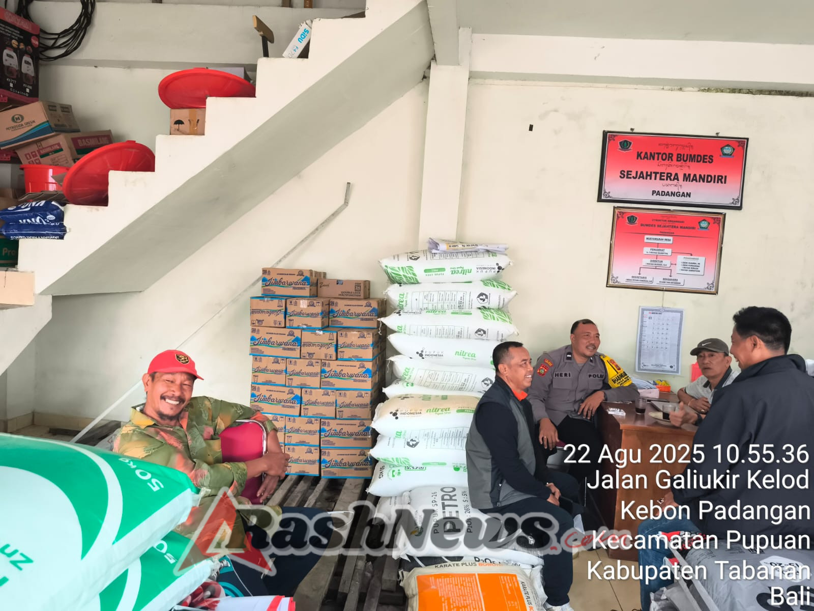 Bhabinkamtibmas Desa Padangan Laksanakan Koordinasi Suplai Pupuk untuk Petani