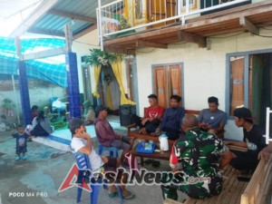 Melalui Komsos, Babinsa dan Bhabinkamtibmas Jaga Keamanan Dusun Praya