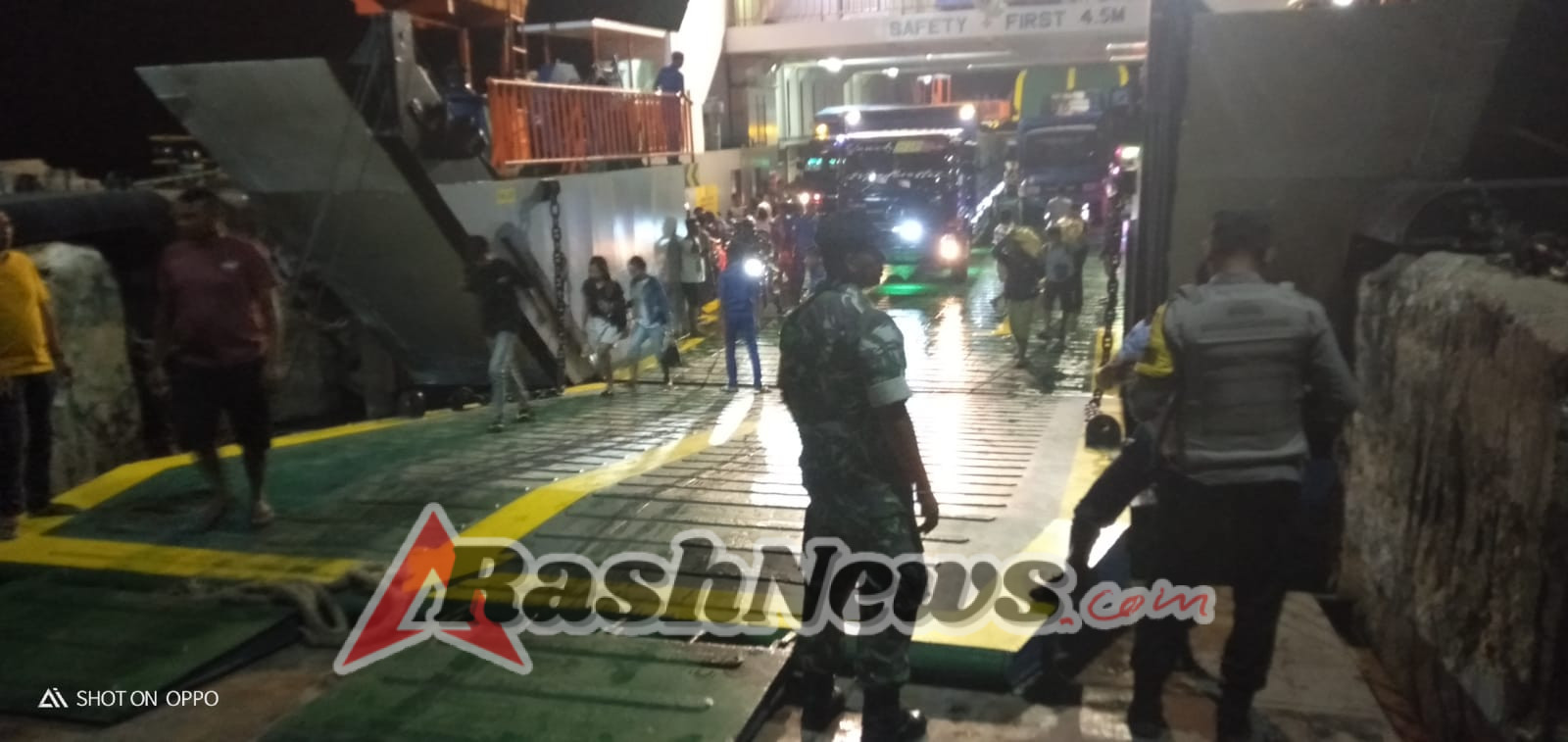 Kehadiran Babinsa Perkuat Pengawasan Arus Transportasi Laut di Rote Ndao
