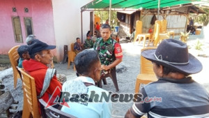 Babinsa Koramil 1618-01/Miotim Gelar Komsos dengan Warga Desa Fatusena Bahas Keamanan dan Ketertiban
