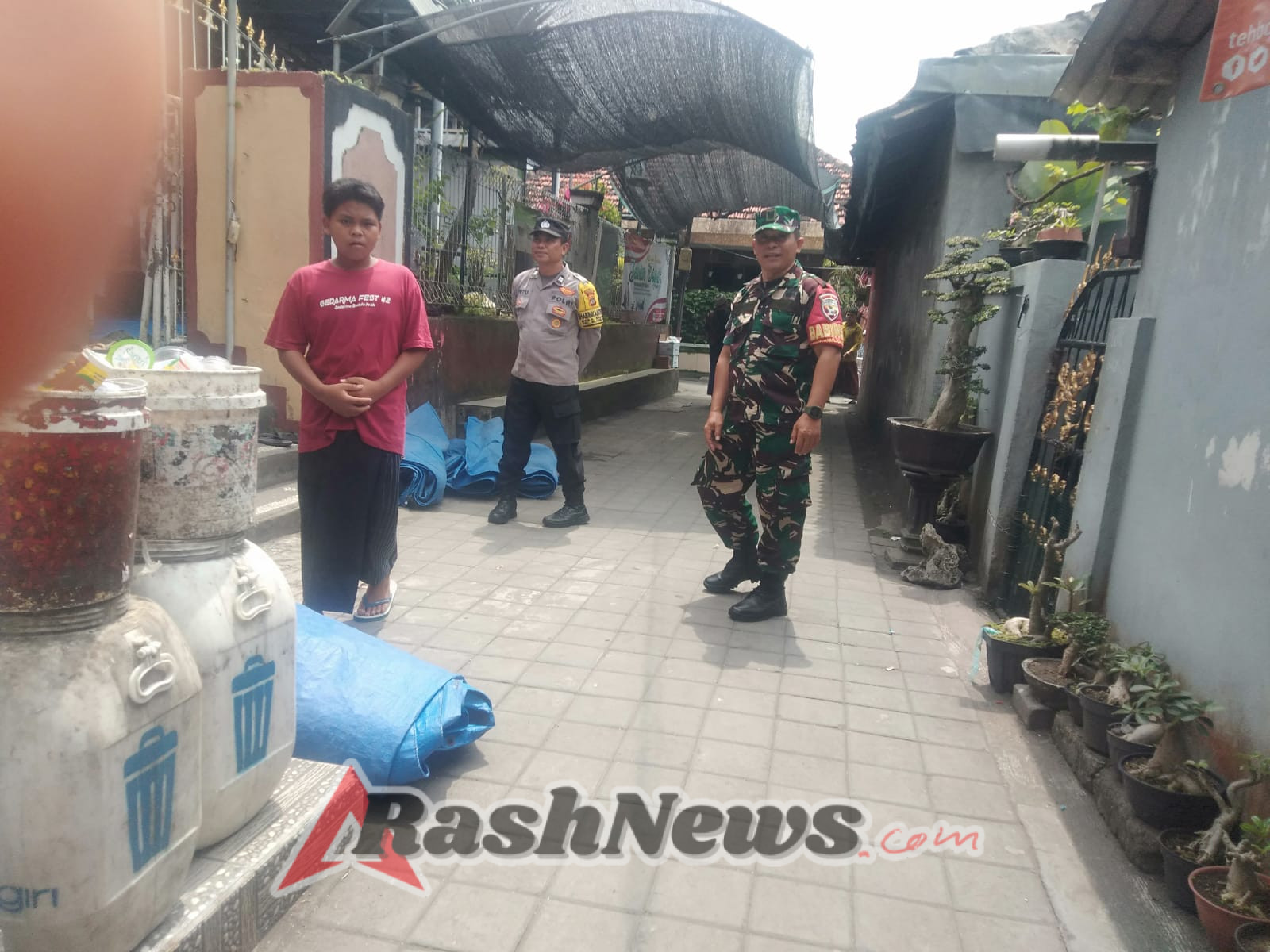 Babinsa dan Bhabinkamtibmas Bersinergi Ciptakan Suasana Kondusif di Masjid Nurul Yaqin