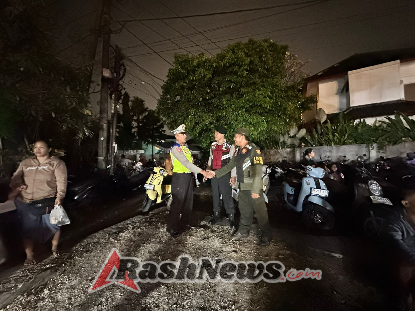 Unit Samapta Polsek Kuta Utara Amankan Perlombaan Gong Kebyar Di  Desa Canggu