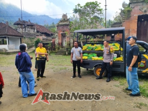 Anggota Unit Intelkam Polsek Manggis, Pantau Kegiatan Pendistribusian Beras Stabilisasi Pasokan dan Harga Pangan (SPHP)