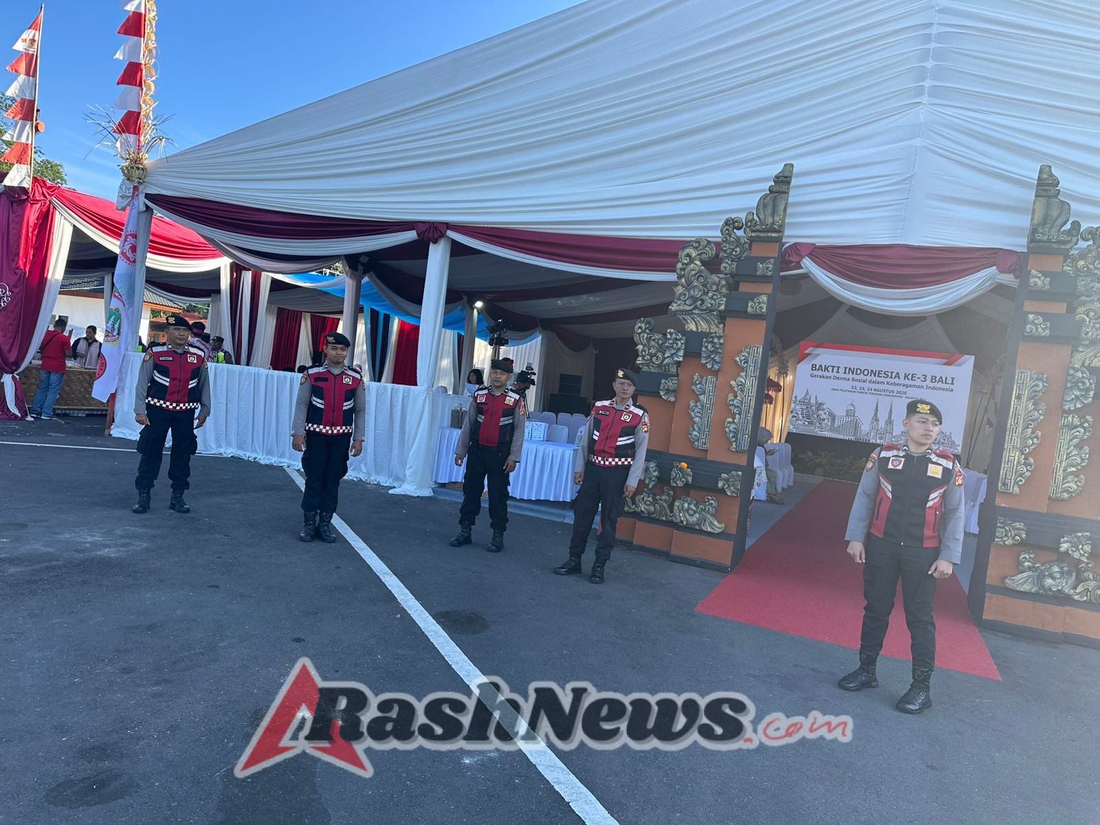 Satgas Preventif Polres Karangasem Amankan Hari Kedua Baksos di Terminal Kedungdung Besakih