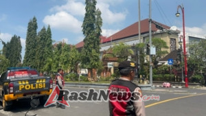 Patroli Terpadu Satsamapta Polres Gianyar Jaga Kamtibmas di Simpang Sanjiwani