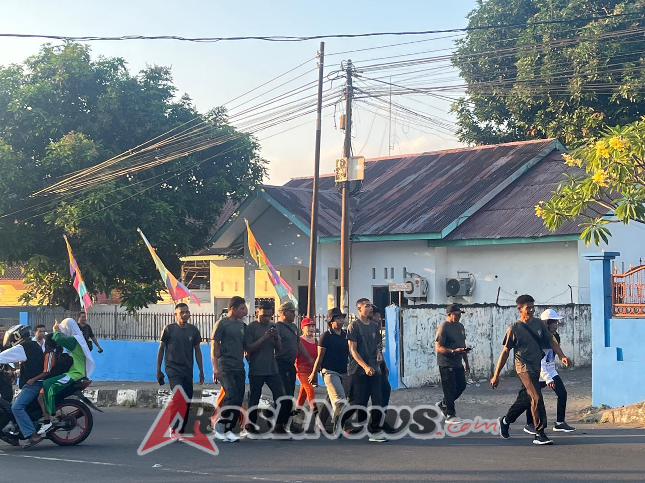 TNI Bersama Masyarakat Jalan Sehat di Ende, Wujud Kebersamaan Lintas Iman dan Generasi