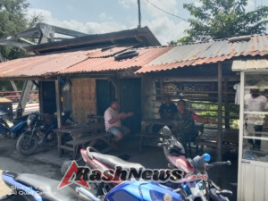 Dekatkan Diri dengan Warga, Babinsa Ende Laksanakan Pengamanan Wilayah dan Komunikasi Sosial