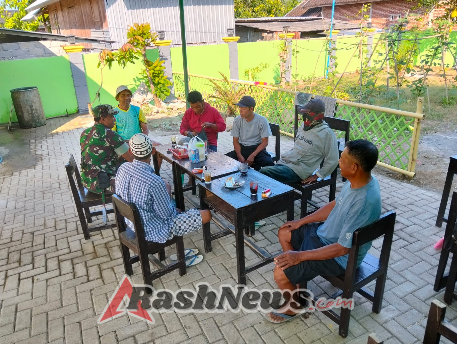 TNI dan Rakyat Bersatu, Babinsa Perkuat Silaturahmi Lewat Komsos dan Kegiatan Teritorial