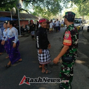 Rangkaian Pitra Yadnya di Desa Tegal Tugu, Babinsa Turut Berikan Dukungan Pengamanan
