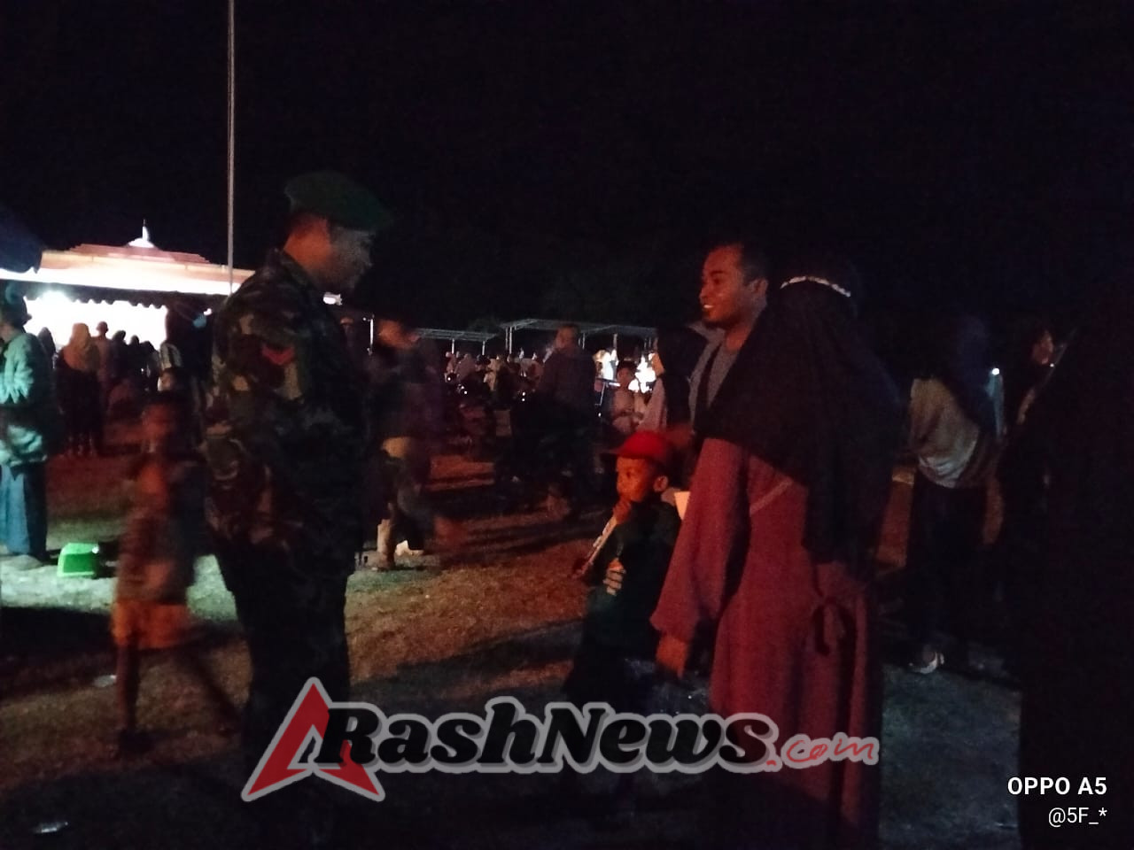 Patroli Malam Koramil 1628-03/Seteluk, TNI Dekatkan Diri dengan Masyarakat