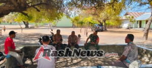 Babinsa Koramil 1618-03/Insut Ajak Warga Desa Humusu Wini Jaga Keamanan dan Hindari Kenakalan Remaja