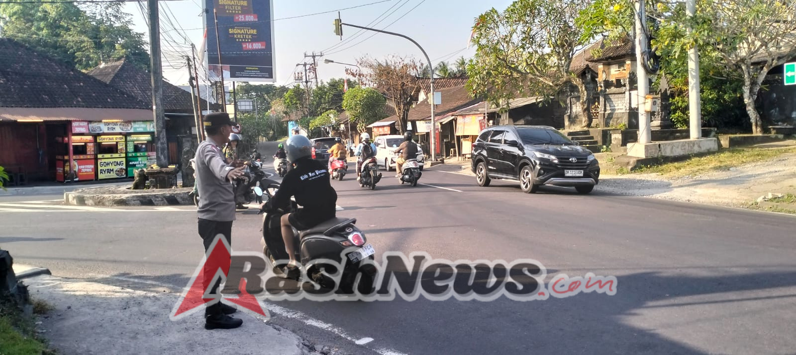 Polsek Abiansemal Prioritaskan Keselamatan Pengguna Jalan Melalui Gatur Lalin Sore