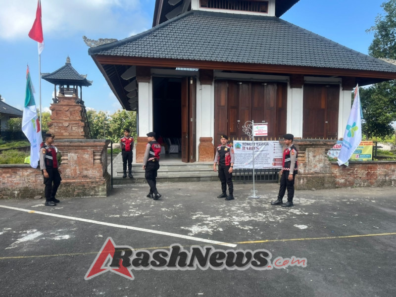 Personel Polda Bali Amankan Bakti Sosial Dalam Rangka HUT ke-80 RI