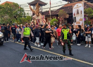 Babinsa Pantau Jalan Santai yang Berlangsung Meriah dalam Rangka Perayaan HUT STT