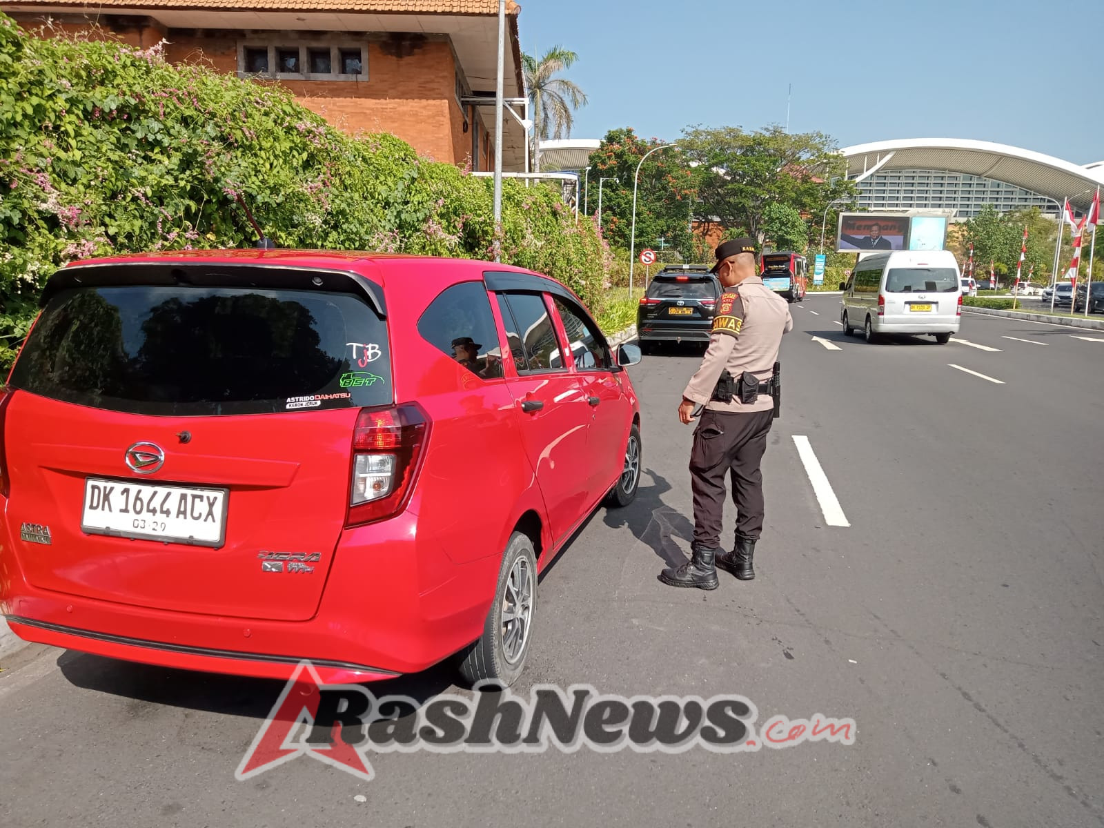 Polres Bandara Ngurah Rai Tegas Larang Parkir Sembarangan di Jalur Bandara