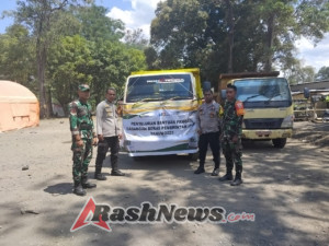 Babinsa Koramil 1624-06/Wulanggintang dan Polsek Titihena Dampingi Penyaluran Beras Bulog bagi Warga Terdampak Erupsi Lewotobi.