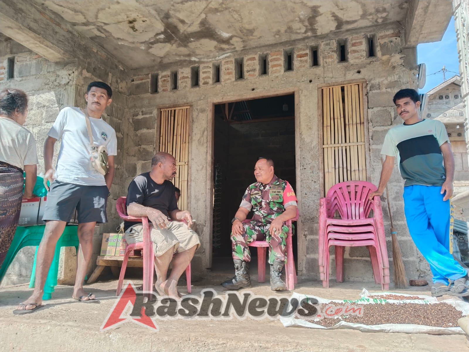 Sinergi TNI-Rakyat: Serka Wagimin Tegaskan Pentingnya Kerukunan di Wilayah Binaan