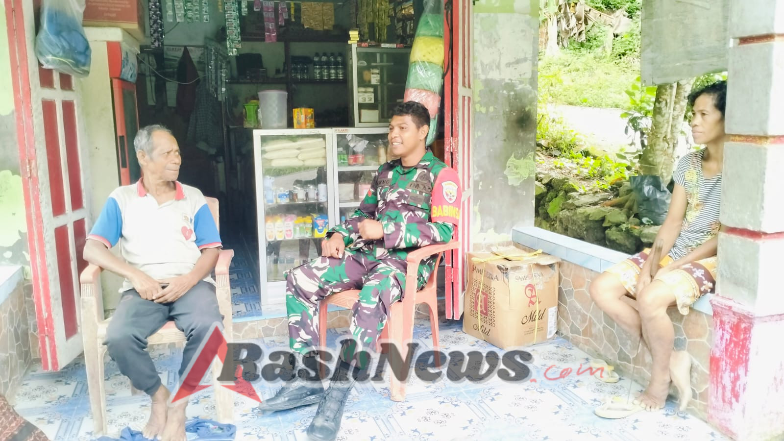 Cuaca Cerah, Babinsa Komsos dan Pamwil di Desa Detuara Berjalan Lancar