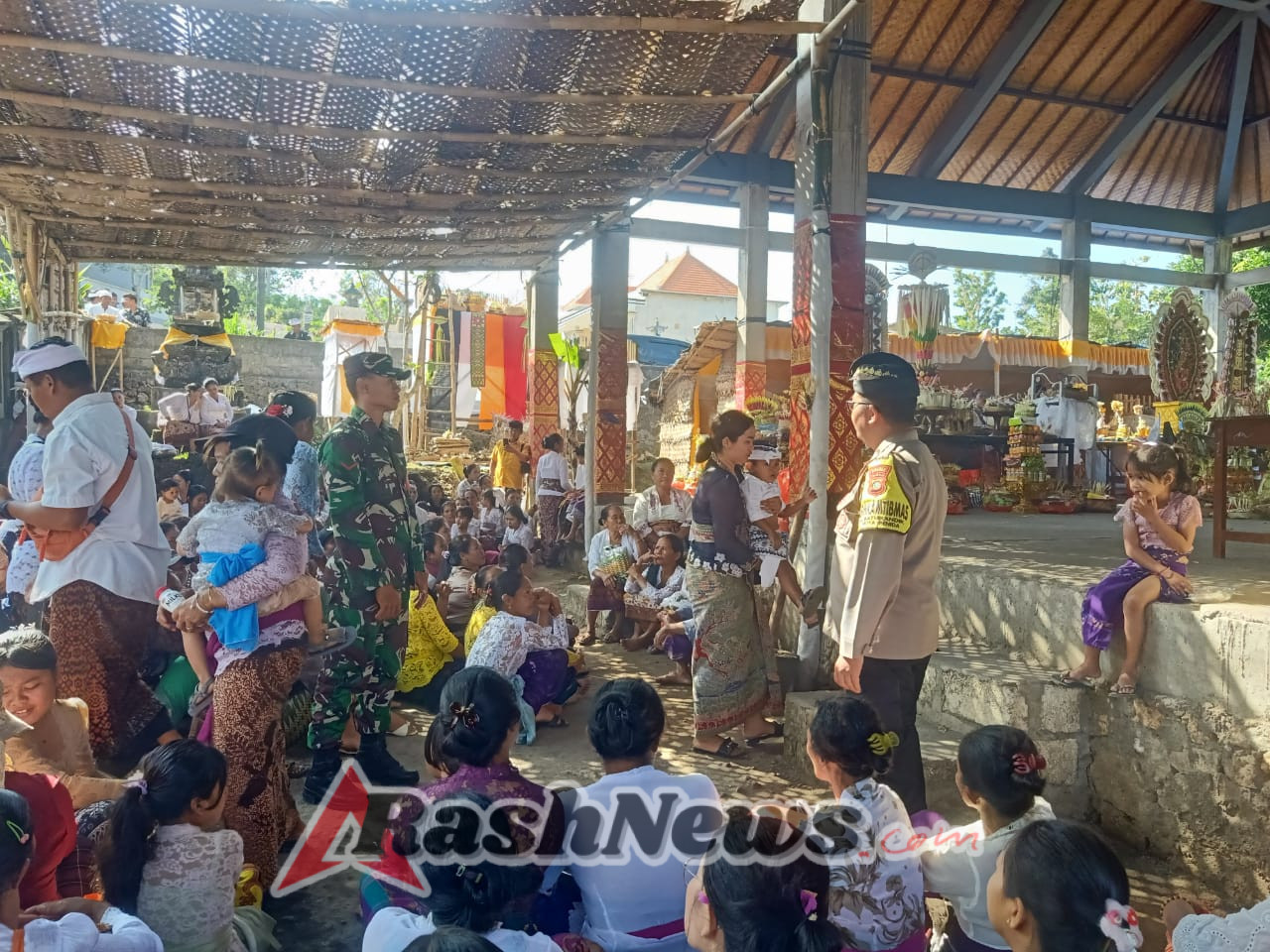 Bersinergi, Koramil Nusa Penida Pastikan Upacara Keagamaan Aman Dan Lancar