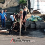 Sinergi TNI dan Warga, Babinsa Desa Sepang Pimpin Aksi Bersih-Bersih Lingkungan