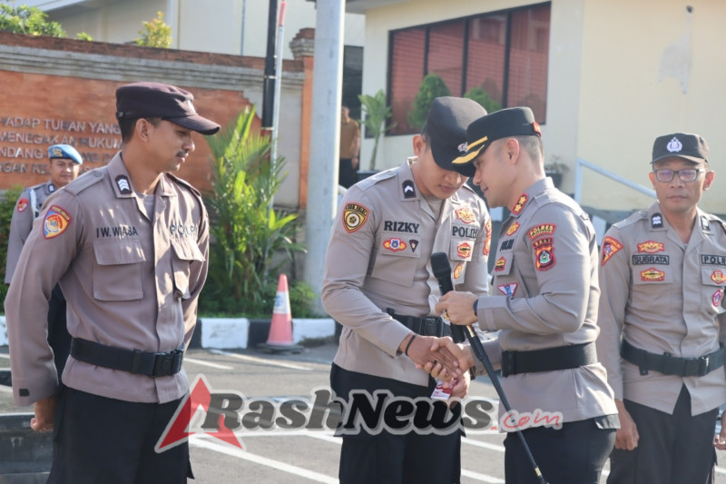 Bentuk Apresiasi, Kapolres Karangasem Berikan Voucher Belanja untuk Personel