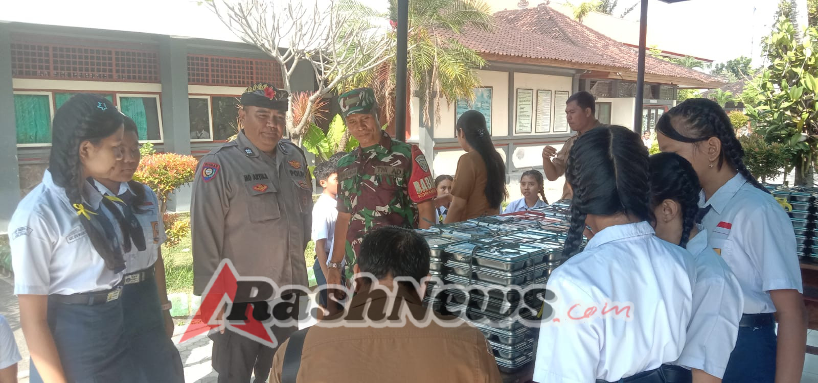 Bhabinkamtibmas Pantau Program Makan Bergizi Gratis di Desa Keramas