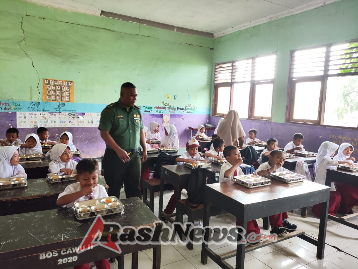 Ribuan Siswa Jerowaru Terima Menu Sehat dari Dapur Yayasan Ribat Al-Umm