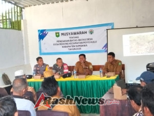 Babinsa Mokong Hadiri Rapat Sosialisasi Batas Desa di Aula Kantor Desa Mokong