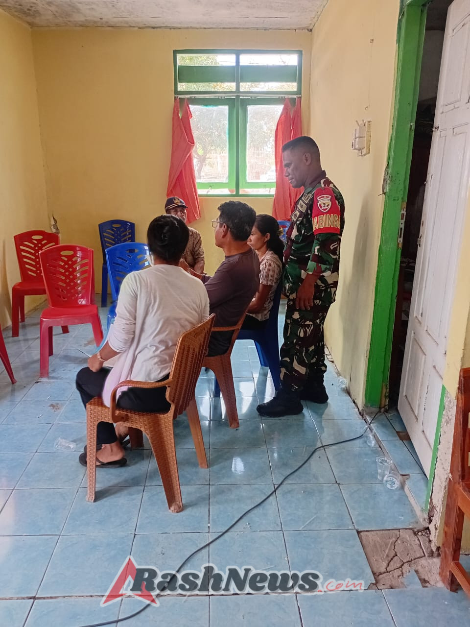 Babinsa Serka Janry Selanno Dukung Musdes Desa Mbokak Bahas Infrastruktur dan Pencegahan Stunting