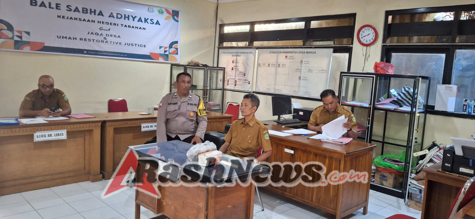 Bhabinkamtibmas Desa Marga Sambang Dan Tatap Muka Dengan Prebekel Dan Para Kawil