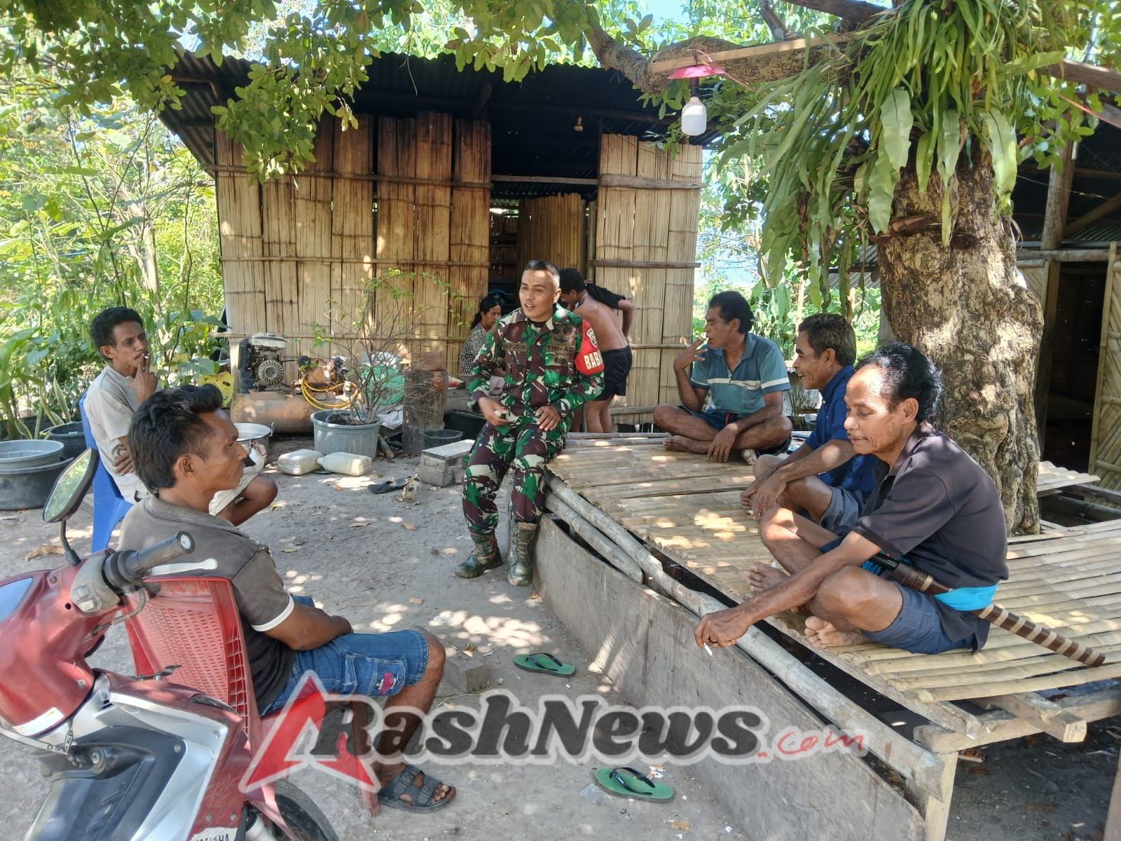 Komsos Babinsa Walakaka Diterima Baik Masyarakat Harona Kalla
