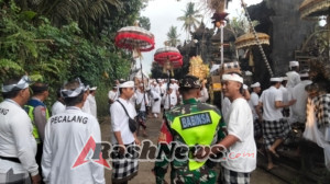 Babinsa Koramil 1616-07/Payangan Hadir Sebagai Garda Depan Pengamanan Upacara Adat