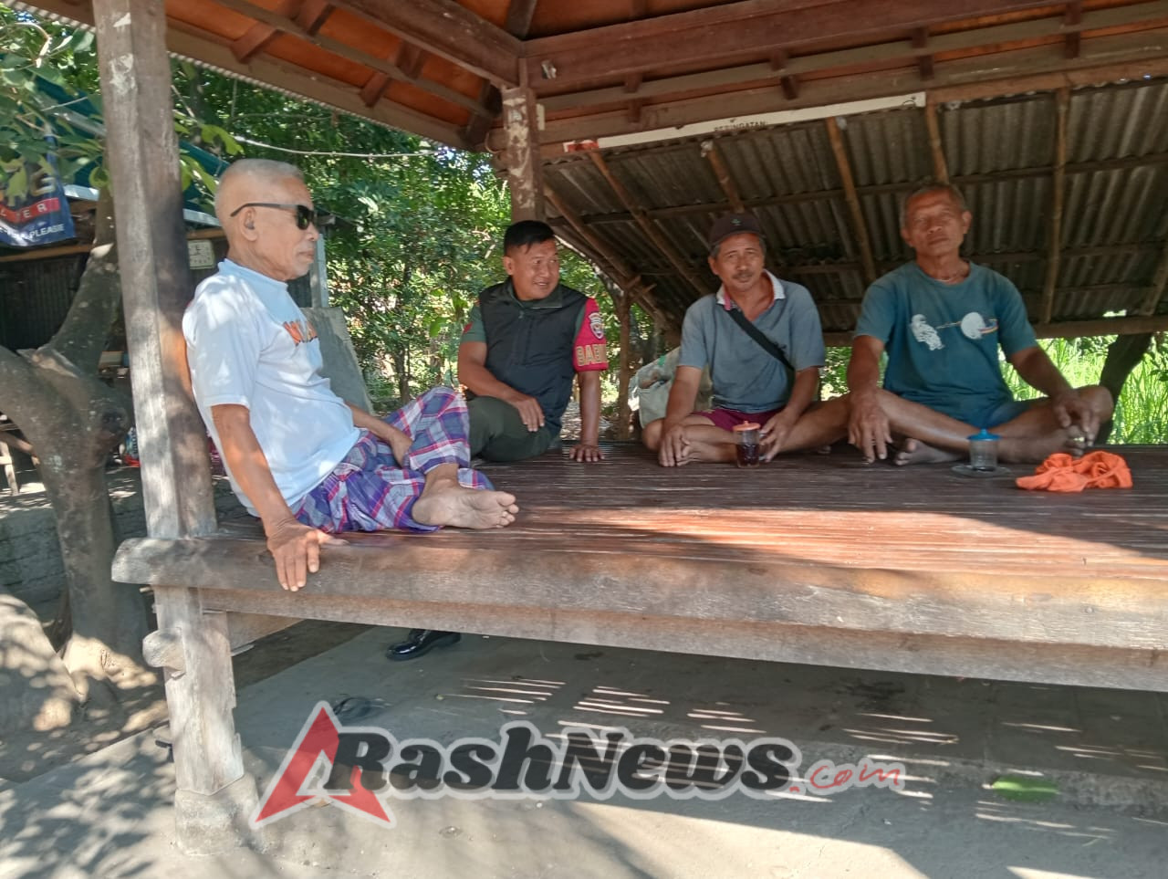 Memastikan keamanan dan Ketertiban di Daerah Binaan Babinsa Les dan Bhabinkamtibmas sambangi Warga Binaan