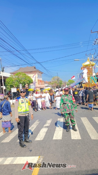 Keterlibatan TNI dalam kegiatan adat merupakan bagian dari tugas pembinaan teritorial untuk selalu hadir di tengah masyarakat