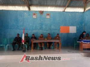 Babinsa Desa Kaenbaun Hadiri Musdes dan Rembuk Stunting di Kecamatan Miomaffo Timur